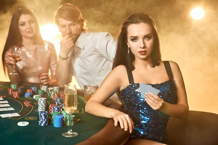 Layar utama aplikasi lucky777 menampilkan permainan kasino dan sportsbook